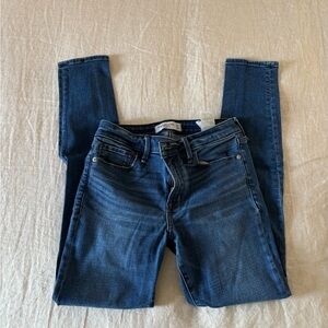 Abercrombie mid-waisted skinny jeans